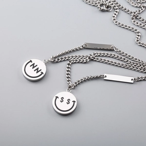 Collana hip hop in acciaio inossidabile con ciondolo smiley double face e segno dollaro