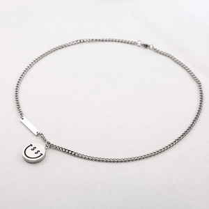 Collana hip hop in acciaio al titanio argento con ciondolo a doppia faccia sorridente