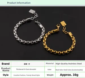 Vista macro dell'ampio bracciale a catena a O in acciaio inossidabile argento e oro