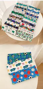 Vue détaillée de bandeaux de sport élastiques avec motifs de football et sport