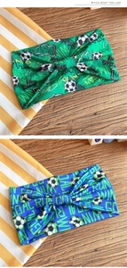 Details von Sport Stirnbändern mit Fußball-Print und Graffiti-Mustern in Grün und Blau