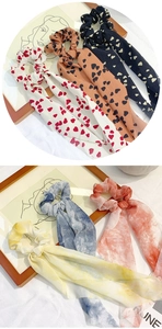 Détails de chouchous à longs rubans avec motifs de cœurs et styles de teinture tie-dye