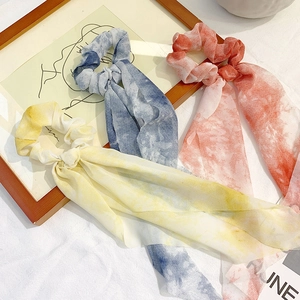 Chouchous en mousseline française avec longs rubans et motifs de marbre tie-dye colorés