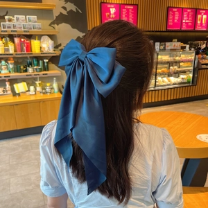 Barrette à cheveux avec grand nœud en satin bleu foncé et rubans longs