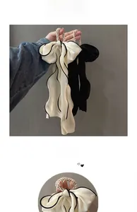 Détail d'un chouchou noeud en soie avec perles et longs rubans élégants de style