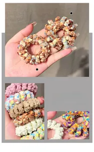 Comparaison détaillée d'élastiques à cheveux en chenille de 5,5 cm et 7 cm en couleurs variées