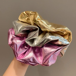 Lot de trois grands chouchous métalliques en tissu doré argenté et rose brillant