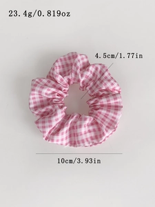 Details zu Maßen und 23,4g Gewicht dieses rosa karierten Stoff-Haargummis