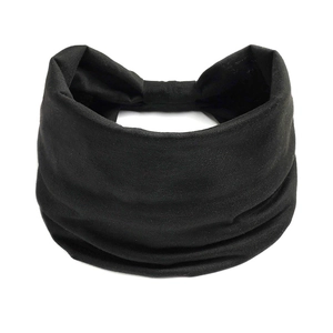 Dettaglio della fascia elastica nera in tessuto sportivo traspirante di alta qualità