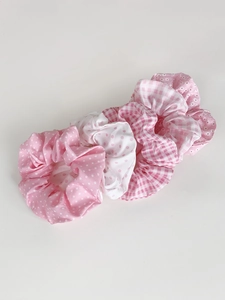 Set mit vier Haargummis mit rosa Punkten und Karomuster für das Haarstyling