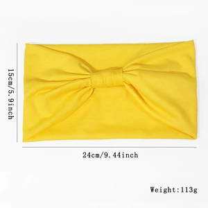 Dettaglio della fascia elastica gialla annodata con misure 24x15cm e peso di 113g