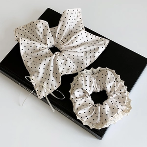 Chouchou et nœud à pois avec dentelle style français en crème et noir élégant