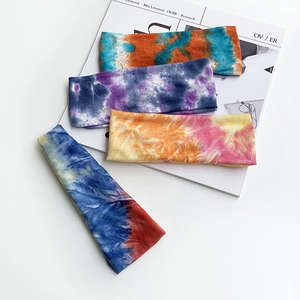 Lot de quatre bandeaux élastiques tie-dye colorés pour le yoga et le fitness sport