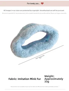 Détail d'un bandeau en fausse fourrure bleu clair de 12 cm de large et 33 g de poids