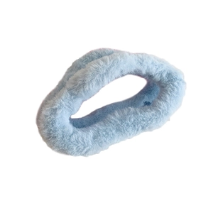 Pince à cheveux nuage en peluche bleu clair douce pour un style automnal élégant