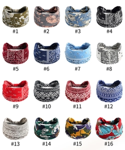Grille de 16 bandeaux élastiques aux motifs cachemire et floraux avec design torsadé