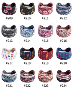 Catalogue détaillé présentant 16 motifs de bandeaux de yoga extensibles pour femmes