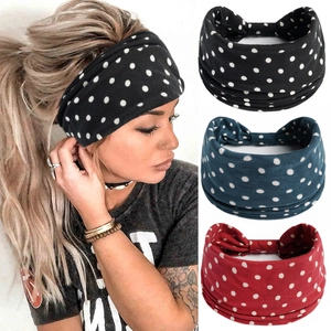 Lot de trois bandeaux de sport larges à pois élastiques en noir, bleu et rouge pour femmes