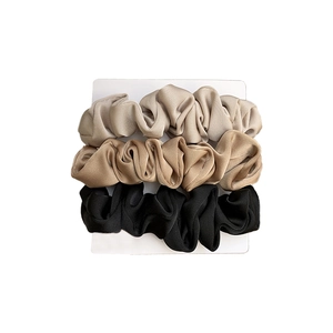Set di tre elastici per capelli in raso setoso nei colori beige, oro champagne e nero