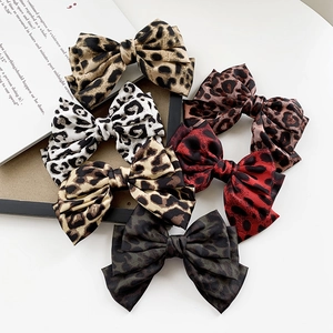 Set di 6 fermagli per capelli con fiocco leopardato in raso in vari colori alla moda