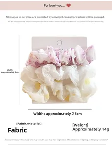 Lot de trois chouchous en tissu aux motifs floraux tie-dye violets et à pois blancs variés