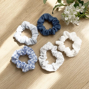 Lot de 5 chouchous à motifs floraux et unis en tissu bleu et blanc élégant
