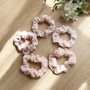 Lot de 5 chouchous en mousseline fleurie avec motifs fraise et cerise pour femme