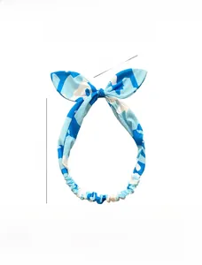 Bandeau en tissu à motif nuages bleus et blancs, longueur 24 cm et largeur 9 cm