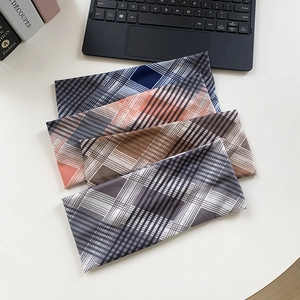 Lot de 4 bandeaux de sport larges à carreaux en bleu, orange, marron et noir camo