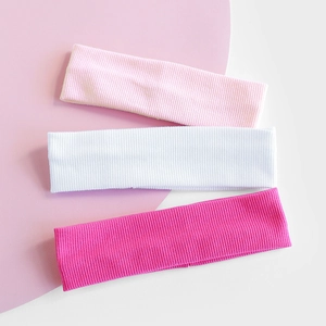 Lot de trois bandeaux de sport tricotés en rose, blanc et rose fuchsia pour yoga