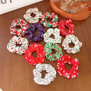 Weihnachts-Scrunchies Stoff-Haargummis Elastische Haarbänder Weihnachtsmann Weihnachtsbaum Schneeflocken Muster Festliche Party-Haar-Accessoires Für Damen