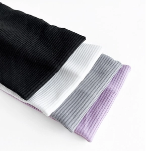 Fasce per capelli in maglia a coste in nero, bianco, grigio e lilla per lo sport