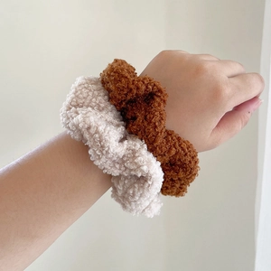 Chouchous en peluche épaisse crème et marron foncé pour coiffures d'automne hiver