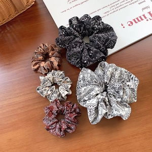 Chouchous Vintage à Imprimé Cachemire pour Femmes Élastiques à Cheveux en Tissu avec Pendentif H en Métal Accessoires de Coiffure