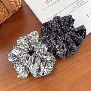 Lot de chouchous rétro à motif paisley en tissu noir et blanc pour des chignons chic