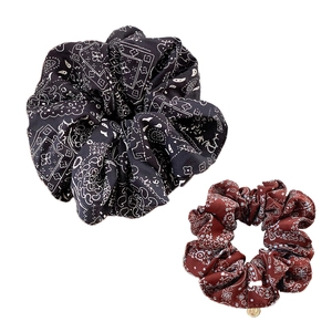 Lot de deux chouchous en tissu imprimé paisley noir et bordeaux avec élastiques