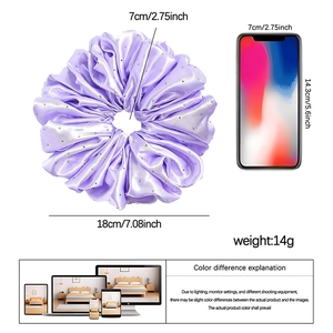 Spécifications de taille pour chouchou en satin violet avec strass scintillants