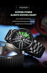 Dettaglio del quadrante dell'orologio a cerchione con pinza verde e cinturino nero