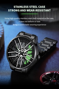 Dettaglio dell'orologio in acciaio nero con quadrante a mozzo e pinza verde