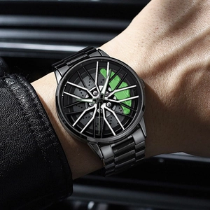 Orologio sportivo da uomo con design a cerchione nero e dettaglio della pinza freno verde
