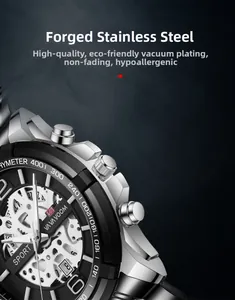 Dettaglio quadrante scheletrato orologio sportivo uomo con lancette luminose e ghiera nera