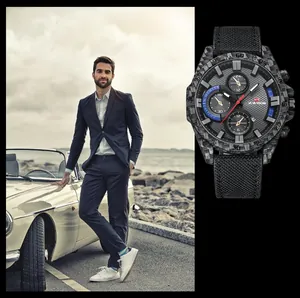 Détail de la montre de course en carbone avec sous-cadrans multifonctions et bracelet tissé