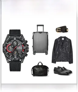 Montre militaire homme en carbone avec veste en cuir et bagages style flat lay