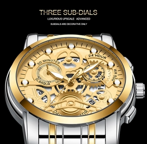 Dettaglio macro del quadrante scheletrato dorato e degli ingranaggi dell'orologio SLBAQUA