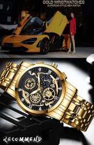 Makro-Detail einer goldenen Herrenuhr mit Skelettzifferblatt und Mondphasen-Anzeige