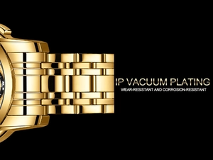 Detailansicht des goldenen Uhrenarmbands mit IP-Vakuumplattierung für hohe Beständigkeit