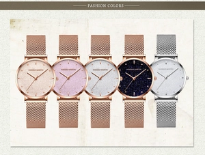 Détail de montres à quartz pour femmes avec bracelets en maille en diverses couleurs