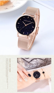 Détail montre maille or rose avec cadran étoilé et bracelet assorti trèfle à quatre