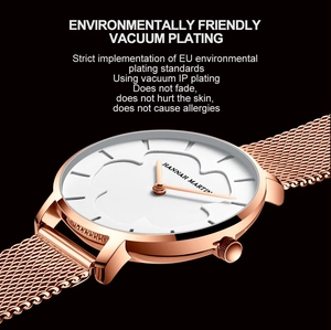 Détail du bracelet de montre en maille or rose avec placage sous vide écologique