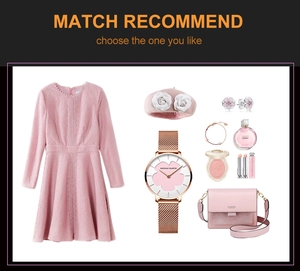 Montre rose pour femme avec bracelet à mailles rose doré et accessoires floraux